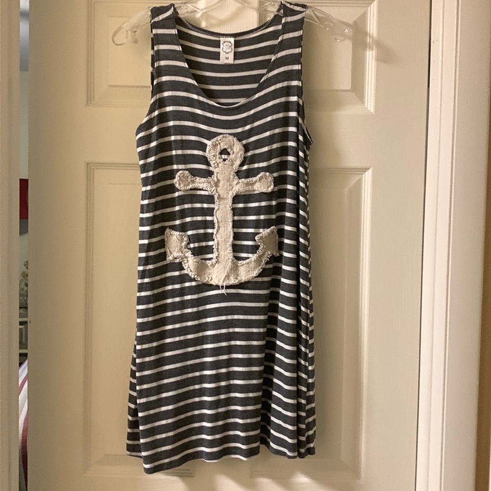 Sleeveless tunic gray with white stripes
